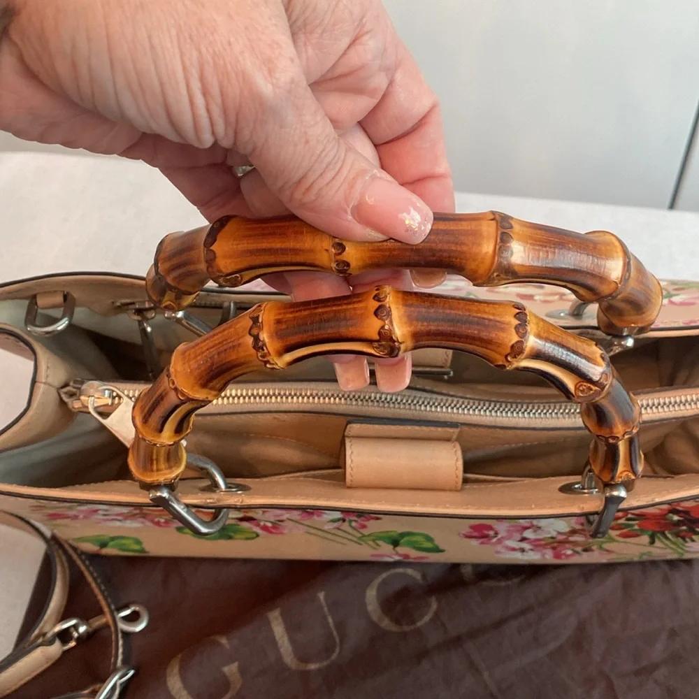 Gucci • Blooms Print Bamboo Shopper Tote in Pink Apricot *AUTHENTICATED* - Picture 6 of 17